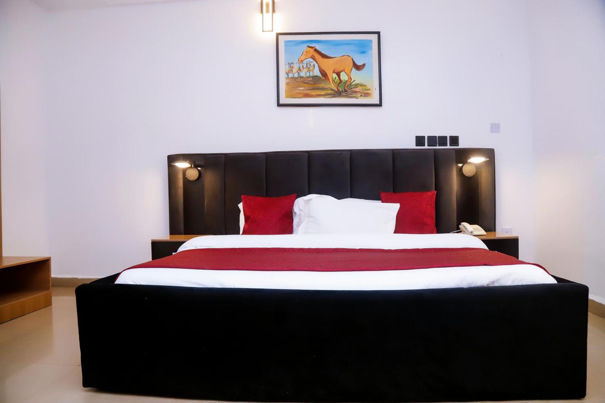 Western Dreams Hotel Abuja Exterior photo